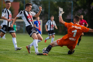 Mecz czwartej ligi piłki nożnej: Metal Tarnów - BKS Bochnia